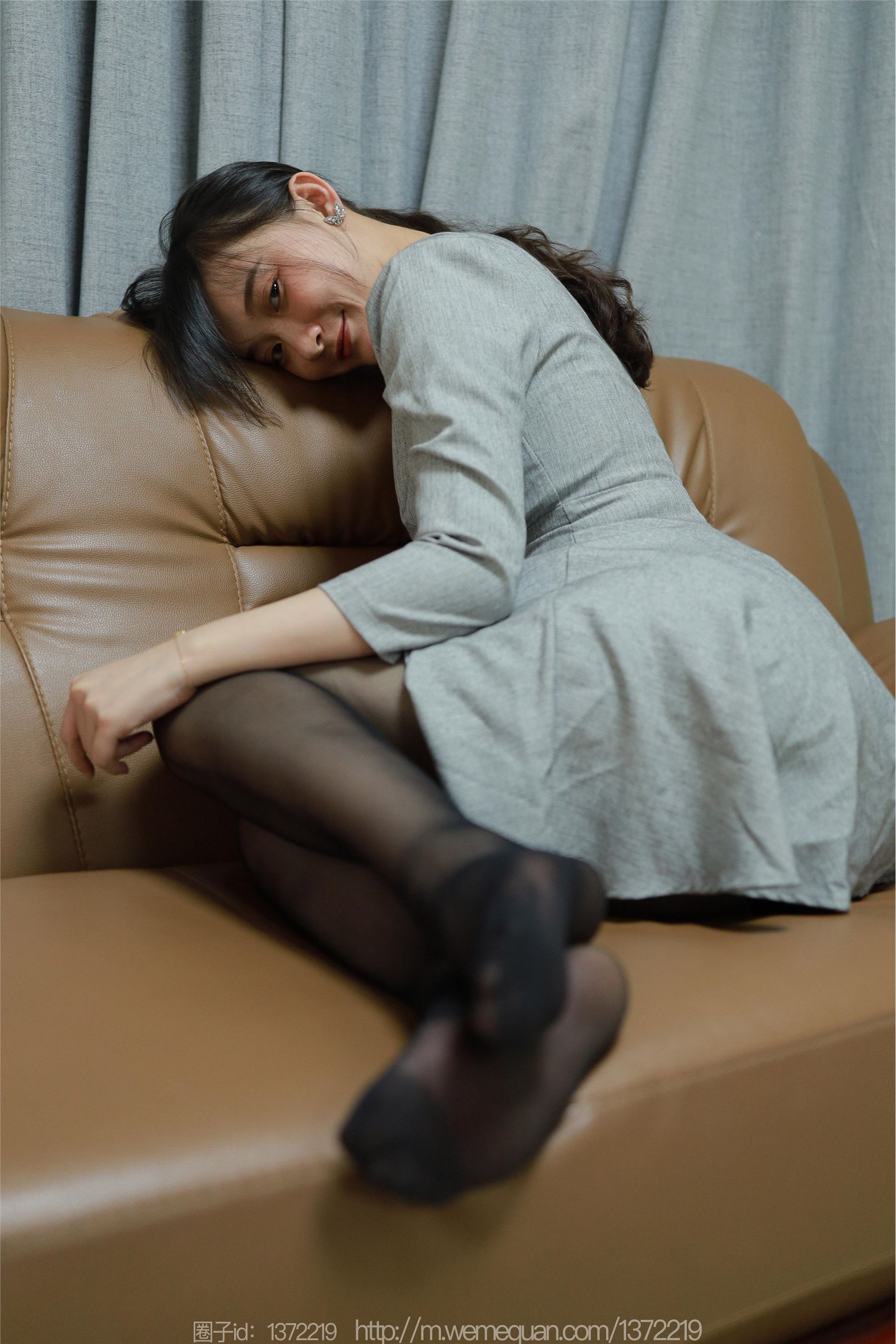 IESS异思趣向  2023.04.22 丝享家 1429 秋秋《沙发上的女人》